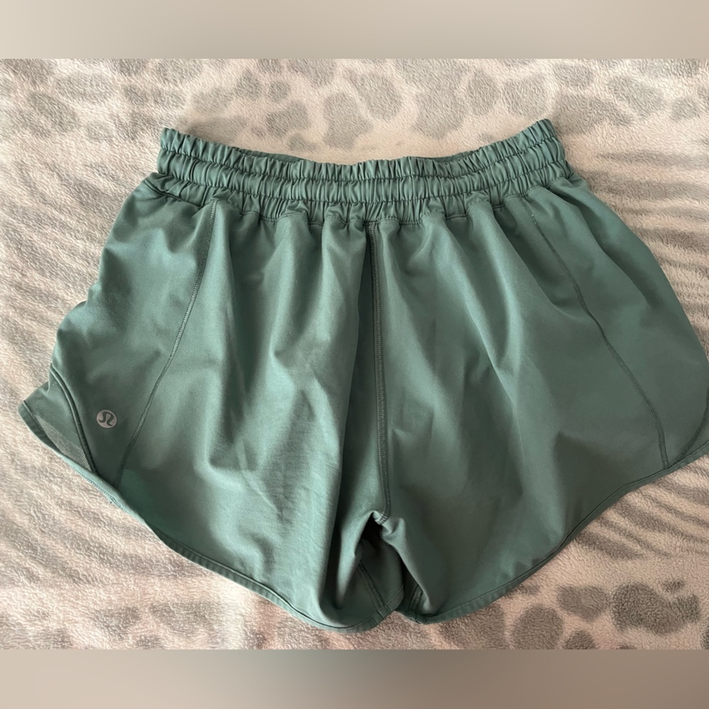 Lululemon size 4 hotty hots